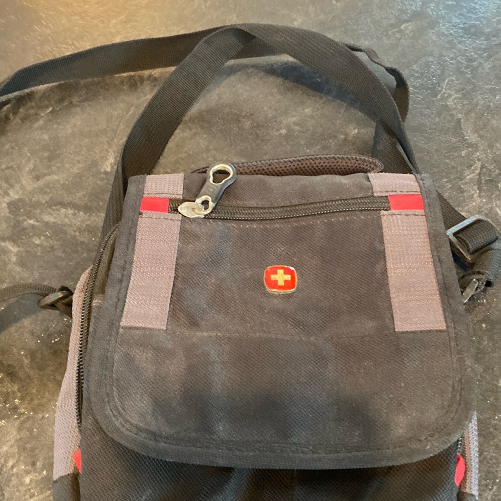 Black womens purse. Many zippers and pockets.